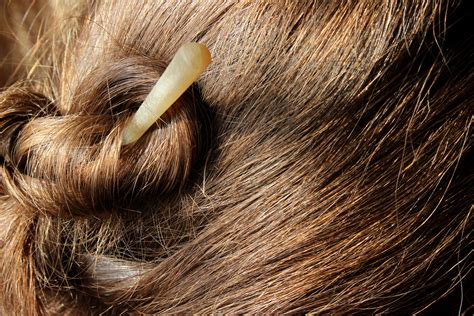 File:Close-up of brown hair.jpg - Wikimedia Commons