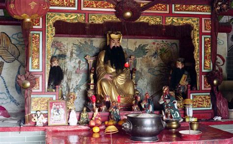 Chinese Ancestor Altar | Steve Bryant's Picture of the Day | Painting ...