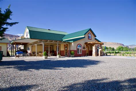 Palisade Colorado winery for sale with vineyard, tasting room, farmhouse — Garfield Estates ...