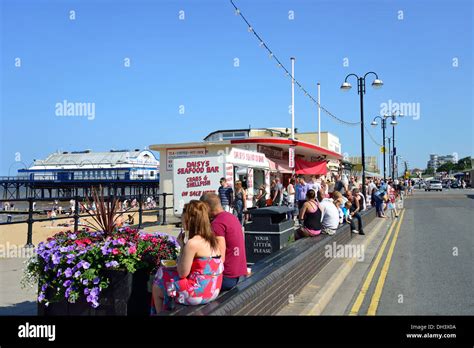 Beach promenade, Cleethorpes Beach, Cleethorpes, Lincolnshire, England ...