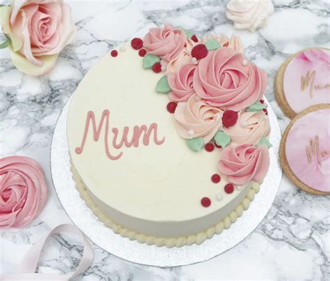 15 Beautiful Mother's Day Cake Ideas - Find Your Cake Inspiration