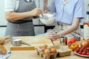 Sifted Flour vs. Unsifted Flour - Comparison - The Thin Kitchen