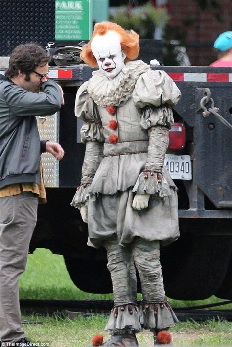 Bill skarsgard in full pennywise regalia on set of it chapter two – Artofit