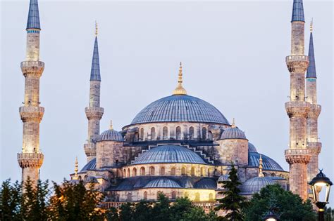 Traveleze: A Tour to the Finest Mosques of Istanbul - A Dive into Opulence