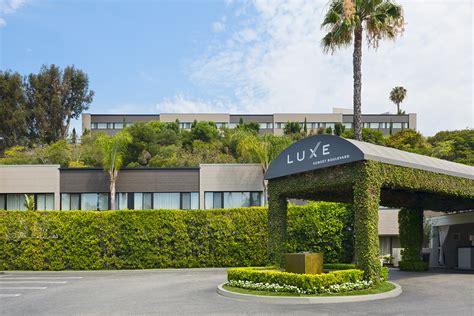 Global HML » Luxe Sunset Boulevard Hotel – Exterior_Day_2_1200px