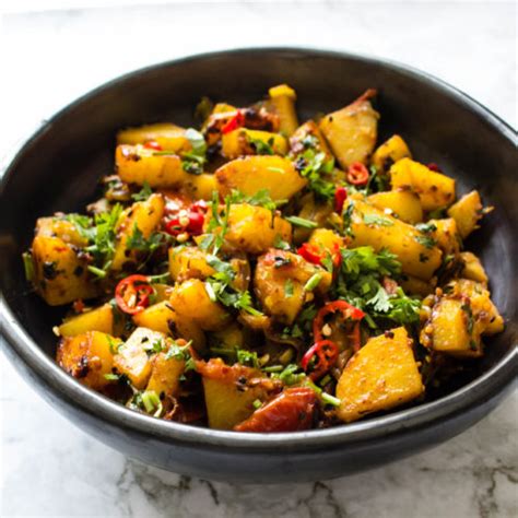 Spicy Aloo Sabzi (Potato Curry) - Pakistan Eats