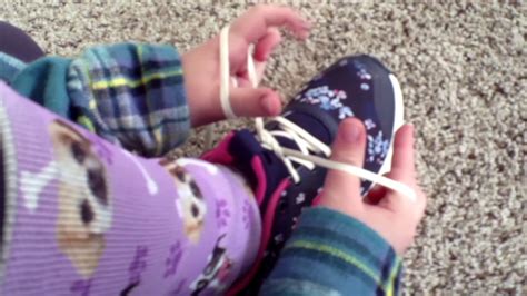 How to tie your shoe fast - YouTube