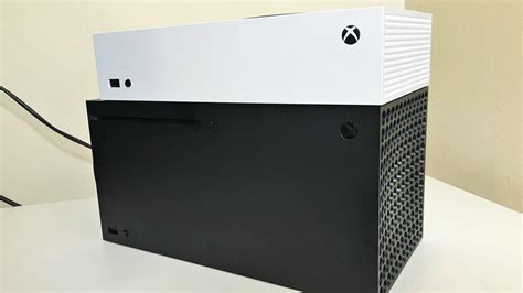 We Have The Xbox Series X And Series S Mockup Consoles: A Closer Look And Size Comparisons ...