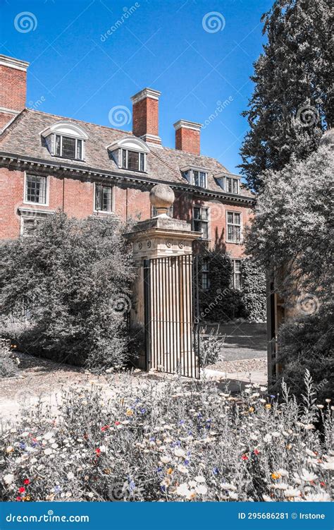 Cambridge University Campus Buildings, UK Editorial Photo - Image of heritage, bicycle: 295686281