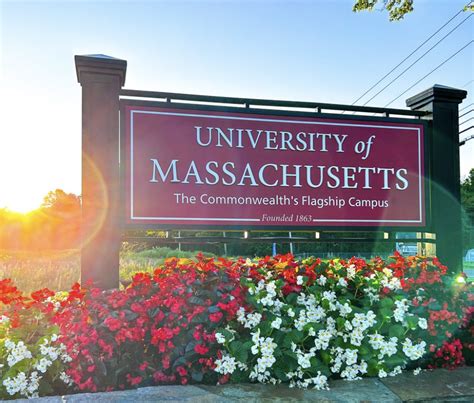 UMass Amherst Welcomes 5,260 First-Year Students to Campus : UMass Amherst