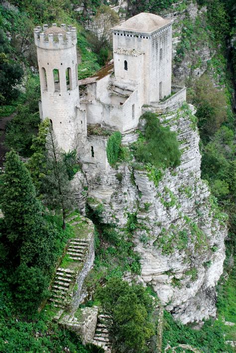 Venus Castle in Erice, Sicily | Beautiful castles, Famous castles, Castle