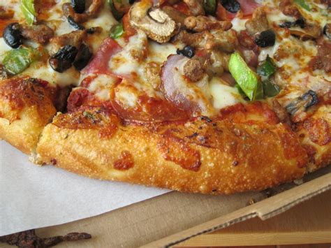 Review: Pizza Hut - New Hand-Tossed Pizza | Brand Eating