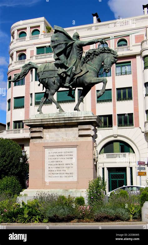 Rodrigo Díaz de Vivar "El Cid" bronze statue on a horse pointing a ...