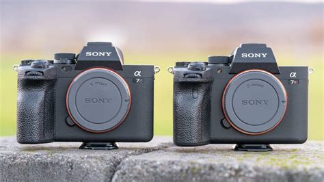 Sony A7 IV vs A7R IV (A7R IVA) - What's the Difference? (Reviewed ...