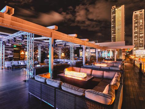 The 10 Best Rooftop Bars in Miami - Photos - Condé Nast Traveler