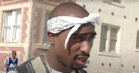 Why Did Tupac Wear a Bandanna? Details on the Late Rapper's Style ...