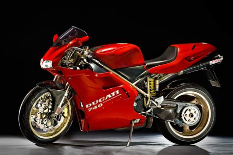 DUCATI 748 - Review and photos