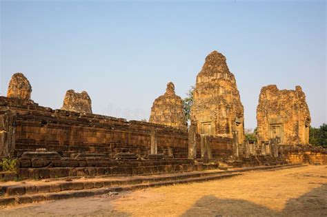 Phnom Bakheng Temple at Sunset Stock Image - Image of buddhist, brick: 63643923