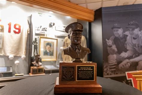 DVIDS - Images - Bob Feller Bust Presentation to crew of USS Cooperstown (LCS 23) [Image 5 of 10]