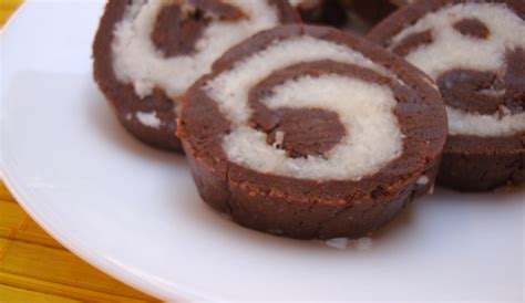 Marie Biscuit Chocolate Rolls - Eggless Chocolate Rolls Recipe