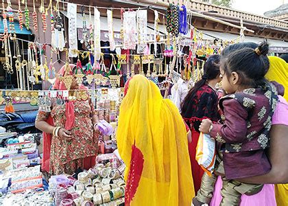 5 Popular Local Markets in Agra: Location, Specialty & Time