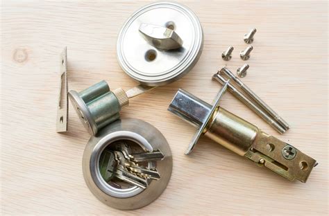 What Is A Deadbolt Lock? How Does It Work?