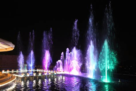 Fountain show — GOLD CASCADE