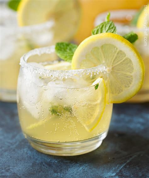 Kentucky Lemonade Recipe (bourbon cocktail) - The Chunky Chef