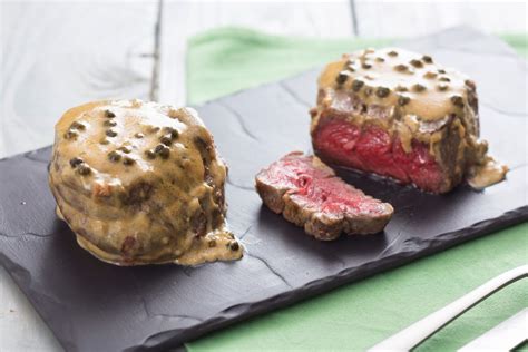 Beef fillet with green peppercorn sauce - Italian recipes by GialloZafferano