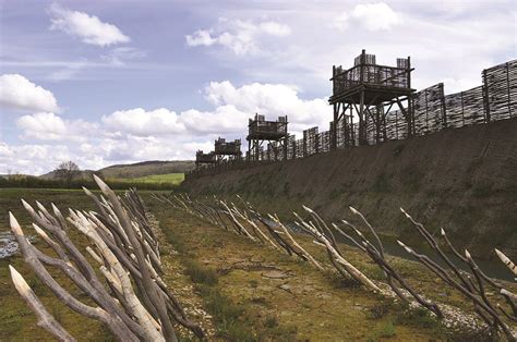 Un lieu, une histoire. À Alésia, les vestiges de la bataille entre ...