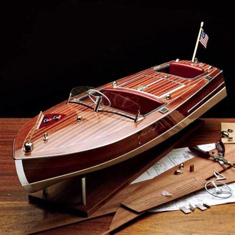 Free Boat Plans #WoodenBoatRunaboutPlans | Lanchas de madera, Barcos de ...