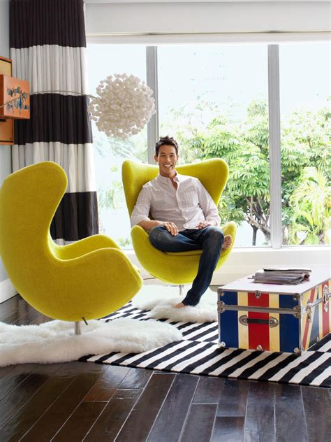 Tour the modern, colorful home of David Bromstad | HGTV