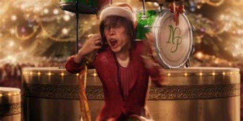 How come nobody told me that Steven Tyler plays an elf in The Polar Express? : r/blankies