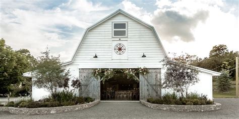 25 Best Barn Wedding Venues - Barn Wedding Venues Near Me