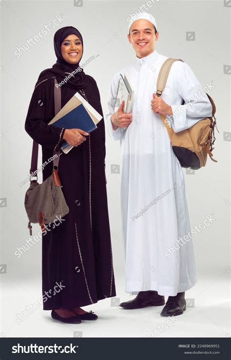 303,275 Islamic Clothes Images, Stock Photos & Vectors | Shutterstock