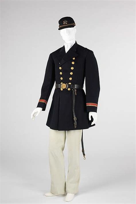 an officer's uniform on display in a white mannequins headdress