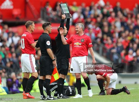 Teddy Sheringham of Manchester United '99 Legends replaces Ole Gunnar ...