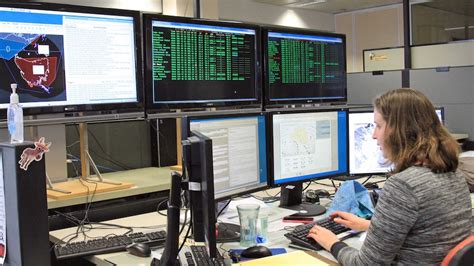 Meet the forecasters behind the weather at the BOM in Hobart - ABC News