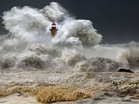 Bell Rock Lighthouse - Wikipedia, the free encyclopedia en.wikipedia.org The Bell Rock ...