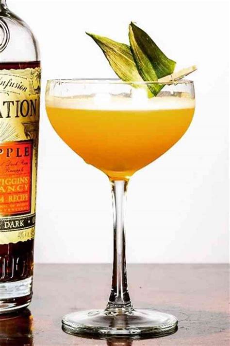 Pineapple Daiquiri recipe ingredients - How to make a Pineapple Daiquiri cocktail drink