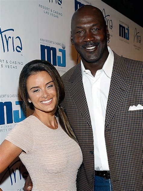 Michael Jordan Marries Longtime Girlfriend