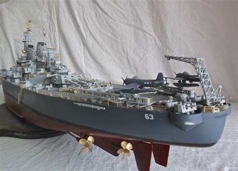 USS Missouri BB63 Big Mo Battleship -- Plastic Model Military Ship Kit -- 1/200 Scale -- #3705 ...