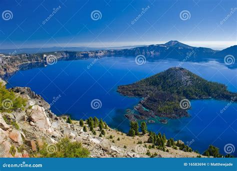 Wizard Island At Crater Lake Volcano In Oregon Stock Images - Image: 16583694