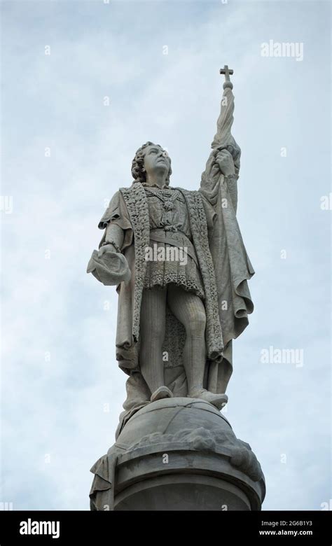 Statue of Christopher Columbus in the Plaza Colon, Columbus Square, Old ...