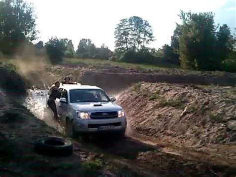 Toyota Hilux crazy car-surfing FAIL - YouTube