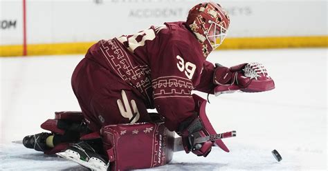 Clayton Keller scores two goals as Coyotes edge Predators | Reuters