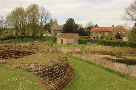 Old Bolingbroke Castle © Richard Croft cc-by-sa/2.0 :: Geograph Britain and Ireland