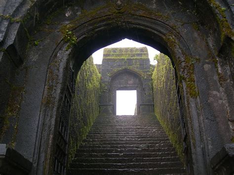 Raigad Fort Information | History, Attractions, Trek