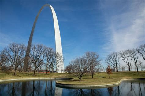 How to Visit Gateway Arch National Park in St. Louis | Earth Trekkers