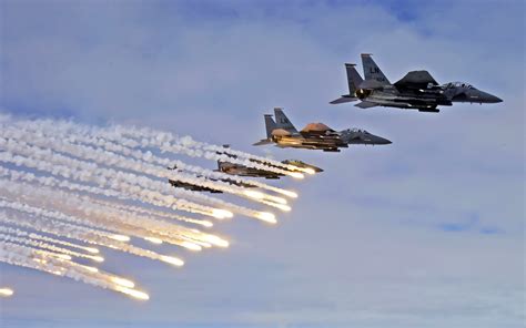 F 15E Strike Eagles Launch Chaffs & Flares Wallpapers | Wallpapers HD